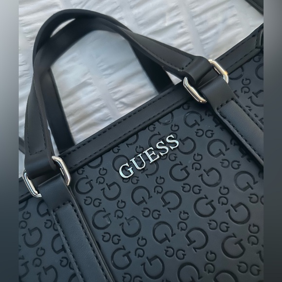 Black Guess purse, used once! - Picture 5 of 6